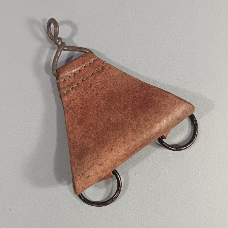 PASSANT ARRIERE DE SUSPENSION TRIANGLE MODELE 1935 POUR ENSEMBLE DE CEINTURON CARTOUCHIERE ET BRELAGE